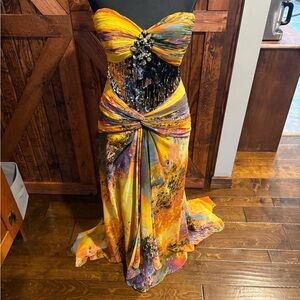 Tony Bowls formal dress, sweetheart, no size tag, no alterations but added bra